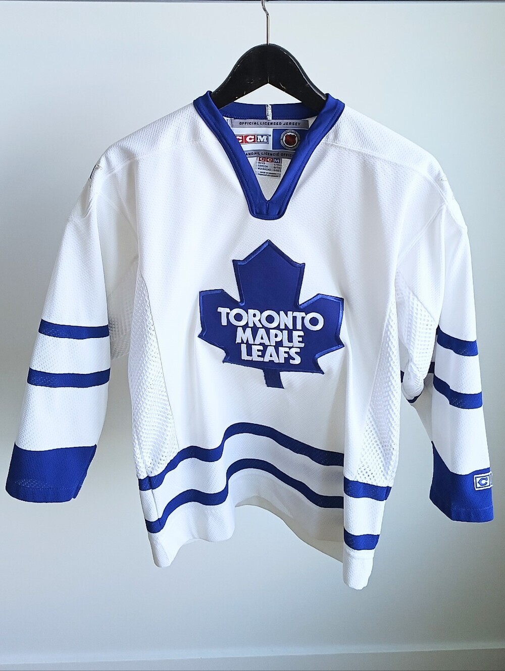 Vintage Y2K Toronto Maple Leafs CCM Air Knit Jersey Youth L/XL White
